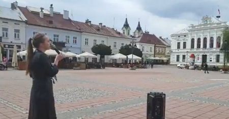 Kompromitacja Konfederacji w Sanoku. Nagrano rozbrajającą reakcję przechodnia