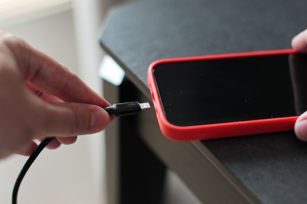 Is charging a smartphone in a case harmful?