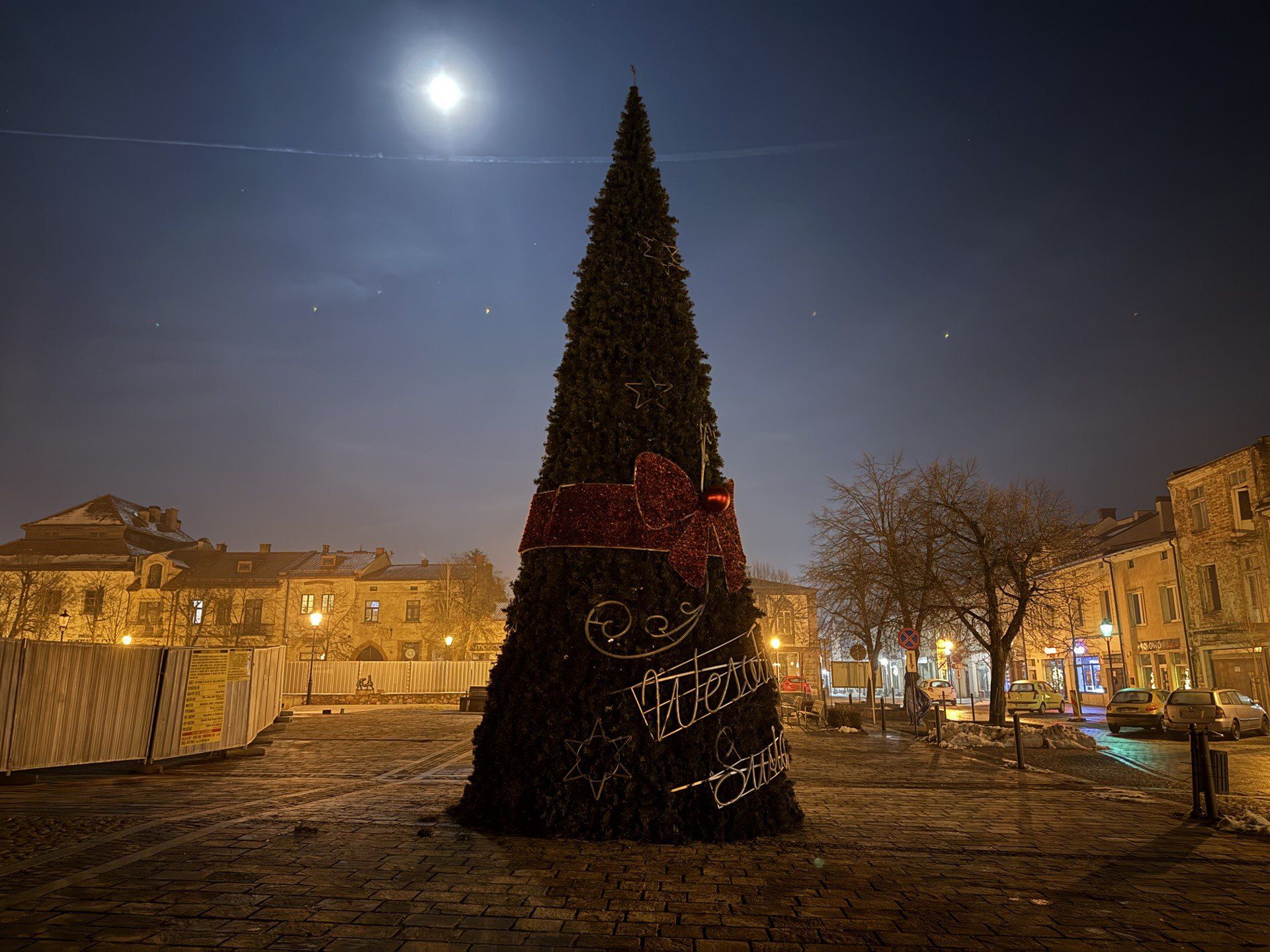 Choinka na rynku w Olkuszu już gotowa