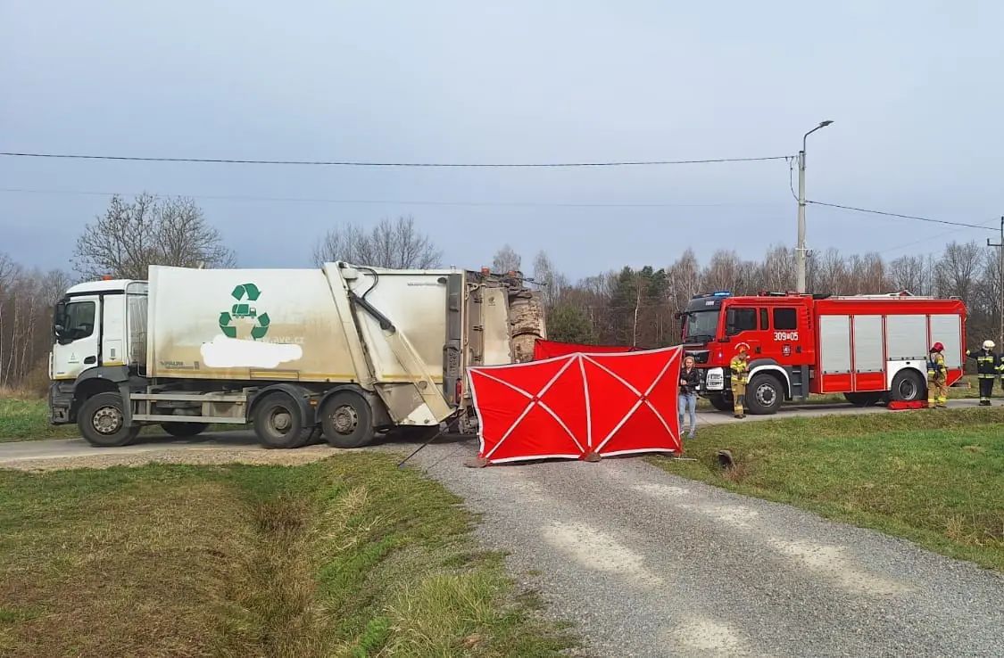 Śmiertelny wypadek. Cofająca śmieciarka potrąciła 40-latka