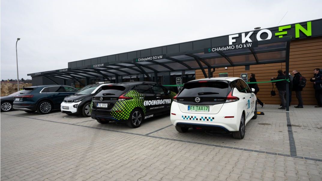 5 stacji ładowania jest gotowych do przyjmowania klientów całą dobę, przez 7 dni w tygodniu.