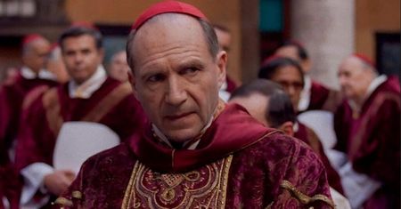 Polak zagrał u boku Ralpha Fiennesa w "Konklawe". Mówi, co było największym wyzwaniem