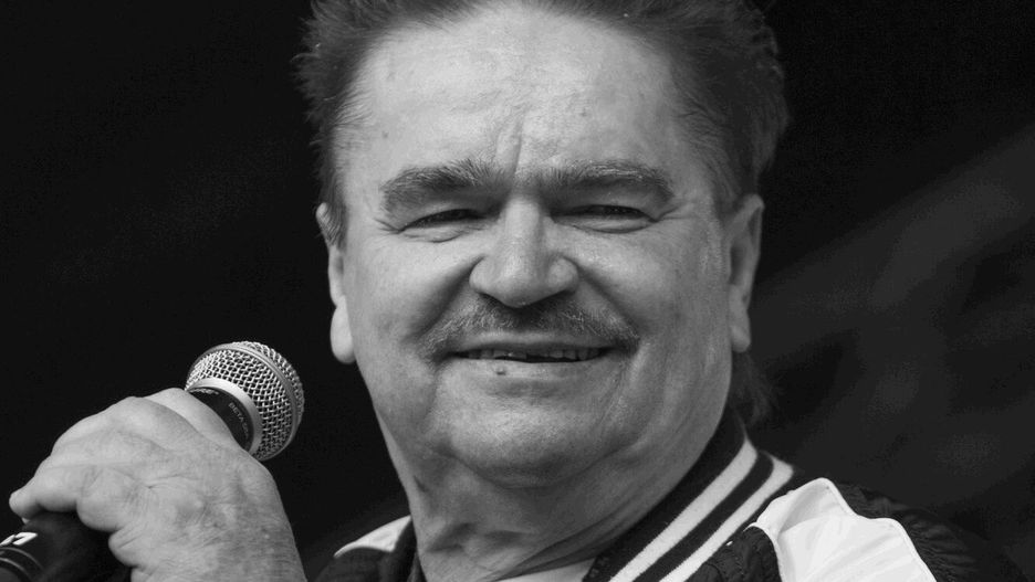 Nowy Gitarowy Rekord GuinnessaPHOTO: LESZEK KOTARBA / EAST NEWS  WROCLAW  KOLEJNA PROBA BICIA GITAROWEGO REKORDU GUINNESSA POWIODLA SIE   7344 GITARZYSTOW  JEDNOCZESNIE ZAGRALO UTWOR HEY JOE JIMIEGO HENDRIXA   N/Z  WOJCIECH KORDA  01 / 05 / 2014LESZEK KOTARBA