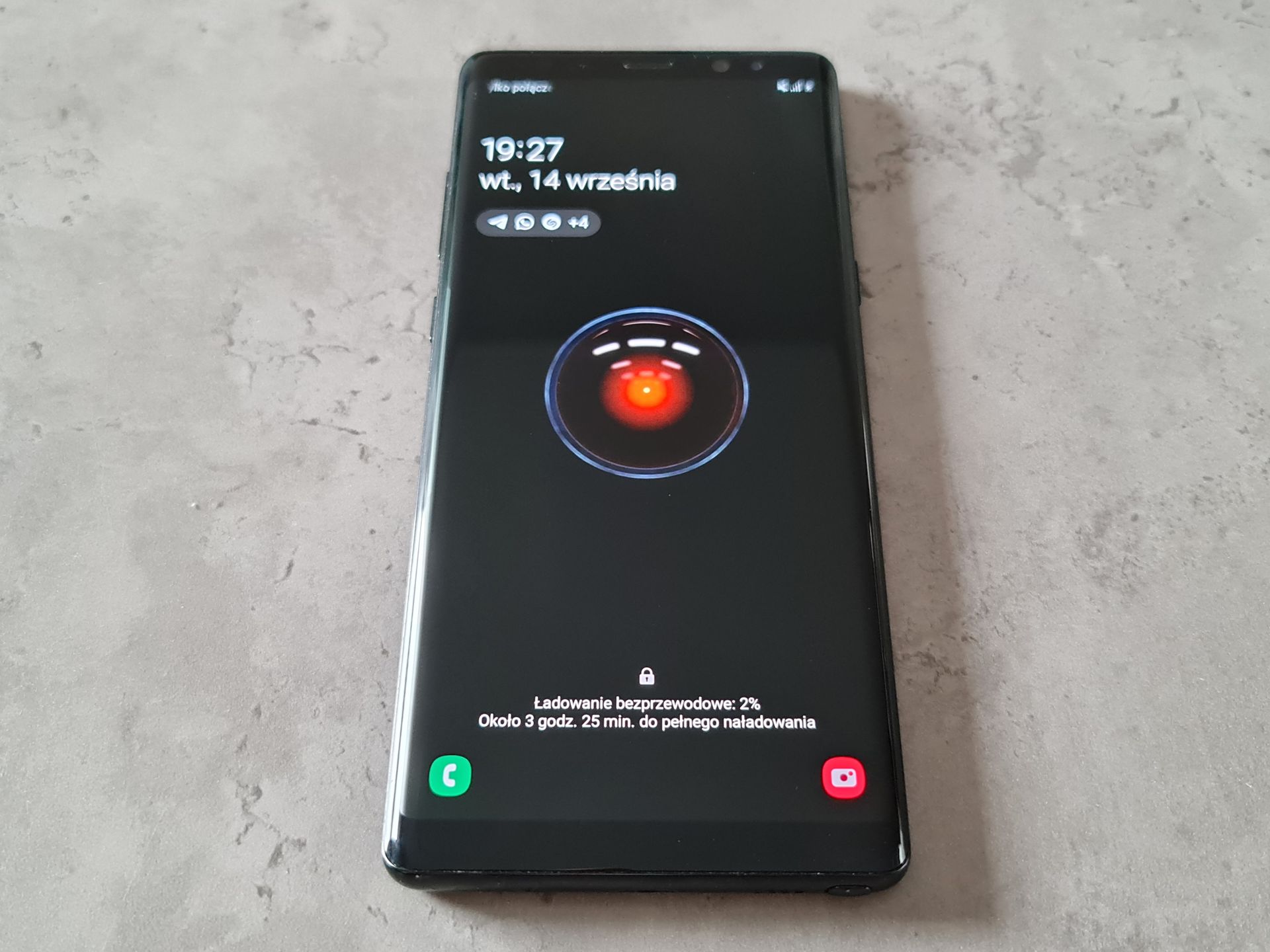 Ładowarka indukcyjna Ikea Sjomarke. Kładziesz smartfon na stół i dzieje się magia 5