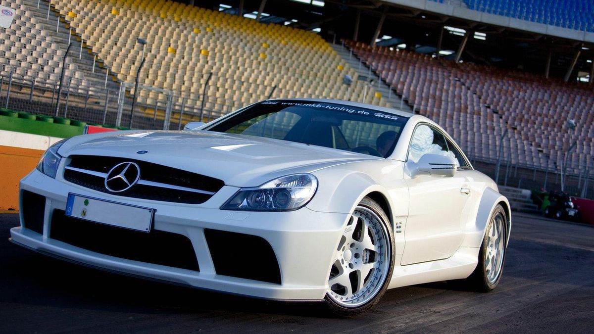 MKB SL 65 Black Series P1000 to projekt z 2010 roku. Bazę stanowił Mercedes SL 65 AMG Black Series. Mocarne V12 z tego wozu standardowo rozwija z pojemności 6 l aż 670 KM. Maksymalny moment obrotowy wynosi tu 1000 Nm. Prędkość maksymalna rozwijana przez SL 65 AMG Black Series jest równa 320 km/h, a przyspieszenie do 100 km/h to 3,8 s. MKB wycisnęło z niemieckiej bestii znacznie więcej. Poszerzone nadwozie zostało uzbrojone w większe turbosprężarki, które mimo sporych rozmiarów podobno nie dają odczuć efektu turbodziury. Modyfikacje wprowadzono także w konstrukcji samego silnika. Został on wyposażony w nowe wałki rozrządu.