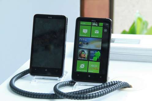Telefon z Windows Phone 7 (Fot. Flickr/Sham Hardy/Lic. CC by-sa)