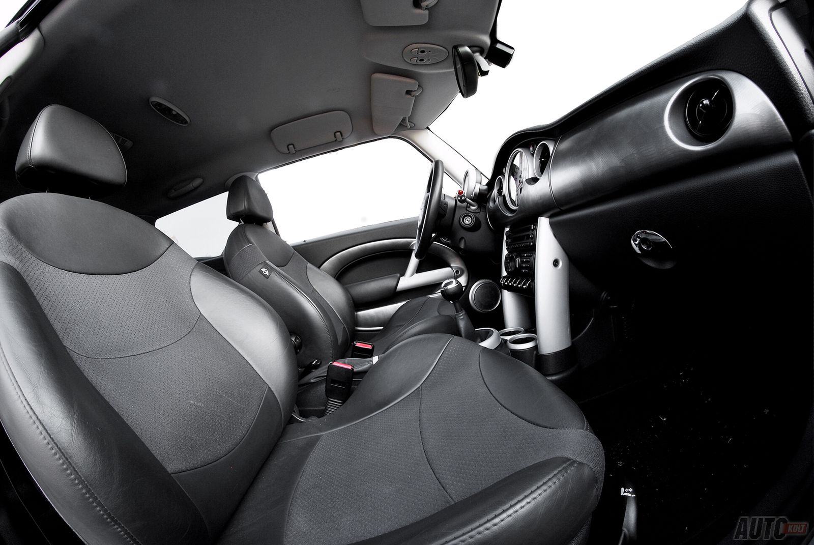 Volkswagen Beetle Sport 2,0 TSI DSG vs. Mini Cooper S