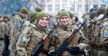 Ukrainki chcą bronić kraju. Stawiają się na wezwanie armii