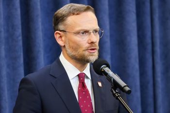 Bogucki uderza w Tuska ws. paktu migracyjnego. "Musi się zdecydować"