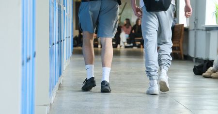 Przemoc w szkołach. "Uczniowie wolą być pobici niż wykluczeni"