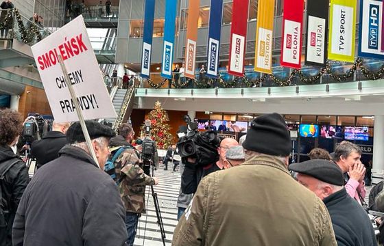 Awantury i przepychanki podczas przejęcia TVP przez rządzącą koalicję. "To nie koniec"