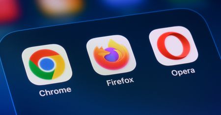 Skąd naprawdę wzięła się nazwa Firefox i co pokazuje logo?