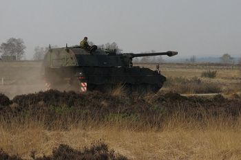 Rzeka pocisków dla Ukrainy. Nie wiadomo, skąd je wzięli