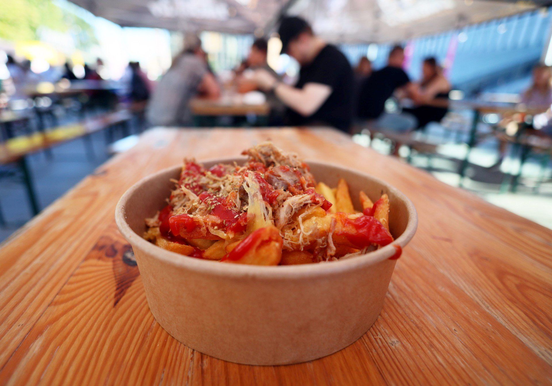 Corn-dogi, pierożki momo, a może słodkie churrosy? Przyjdź i przekonaj się jak smakuje na Żarciowozach pod CSK w Lublinie.