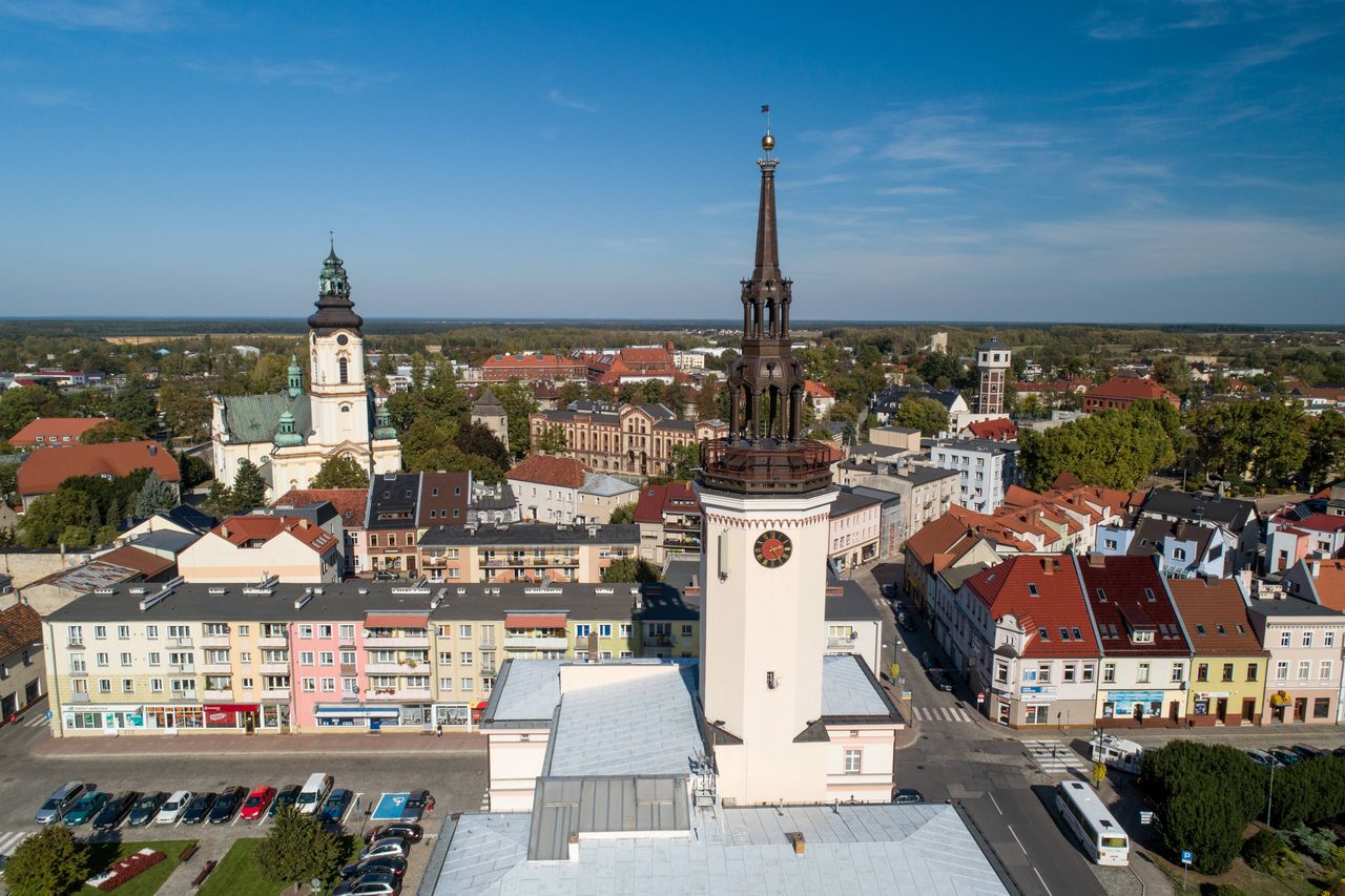 Strzelce Opolskie. Ekshumacja na terenie dawnego boiska, odkrycie badaczy 