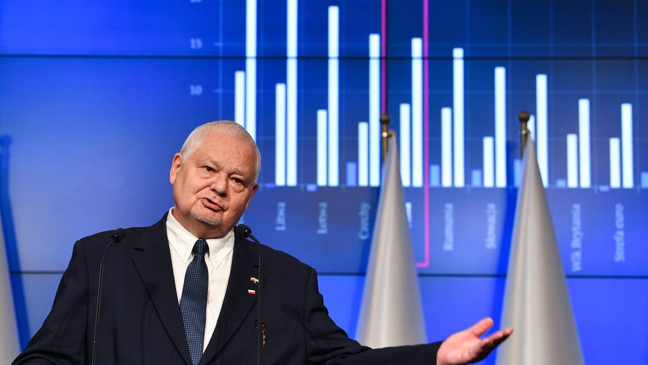 Warszawa, 08.07.2022. Prezes Narodowego Banku Polskiego Adam Glapiński podczas konferencji prasowej w siedzibie NBP w Warszawie, 8 bm. RPP podniosła stopy procentowe o 50 pkt. bazowych, stopa referencyjna wzrosła do 6,5 proc. (mr) PAP/Radek Pietruszka