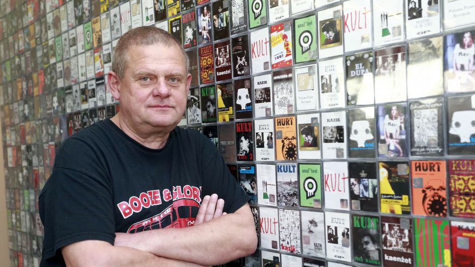 Kazik Staszewski podłączony jest do aparatury tlenowej. O problemach zdrowotnych artysty poinformował jego zespół "Kult"