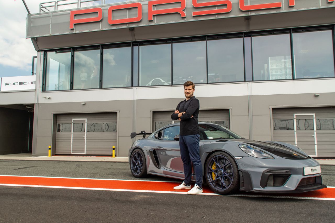 Pierwsza jazda: Porsche 718 Cayman GT4 RS - zaciera granicę między fascynacją a szaleństwem