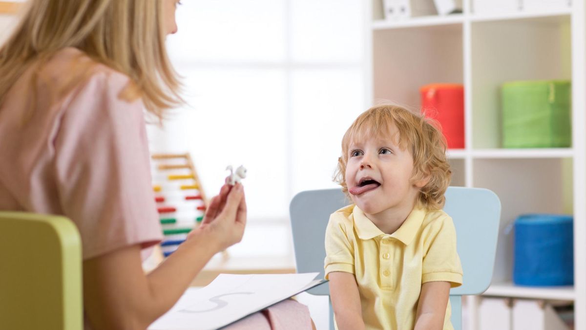 Lambdacyzm (lelanie) to niewłaściwa wymowa głoski L powyżej 3. roku życia.