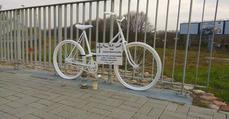 Ghost Bike powrócił odrestaurowany na swoje miejsce