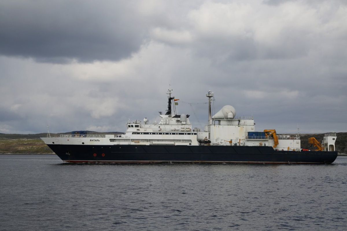 Rosyjski statek hydrograficzny Jantar