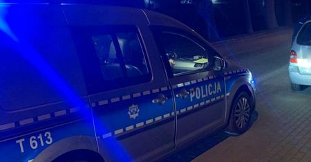 Kobieta pojechała autem po papierosy. Nie wiedziała, że jest noc