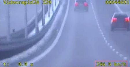 Wyprzedził nieoznakowany radiowóz na S17. Pomiar pokazał, że jechał ponad 240 km/h