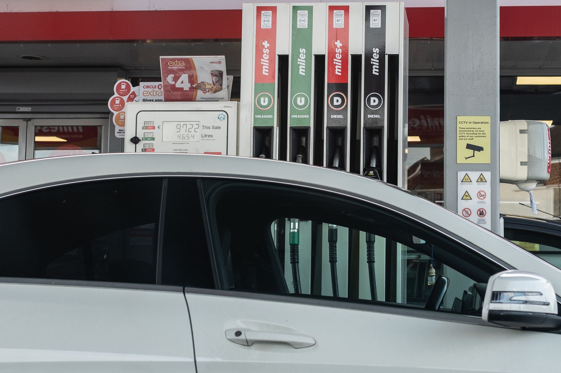 Kraj "na krawędzi". W tle kryzys z cieśniną Ormuz