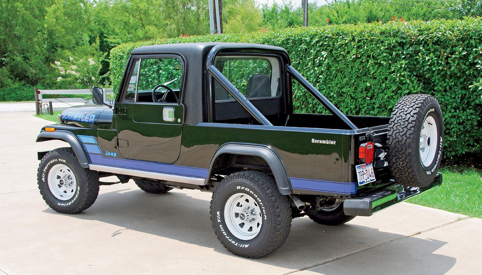 Jeep CJ-8 Scrambler
