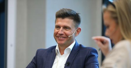 "Zamiata ich aż miło". Ważą się senackie plany Ryszarda Petru