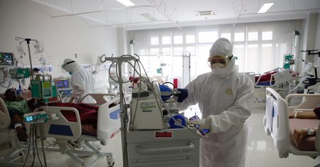 Jest nowy wariant koronawirusa! Lambda podbija region i sieje zamęt