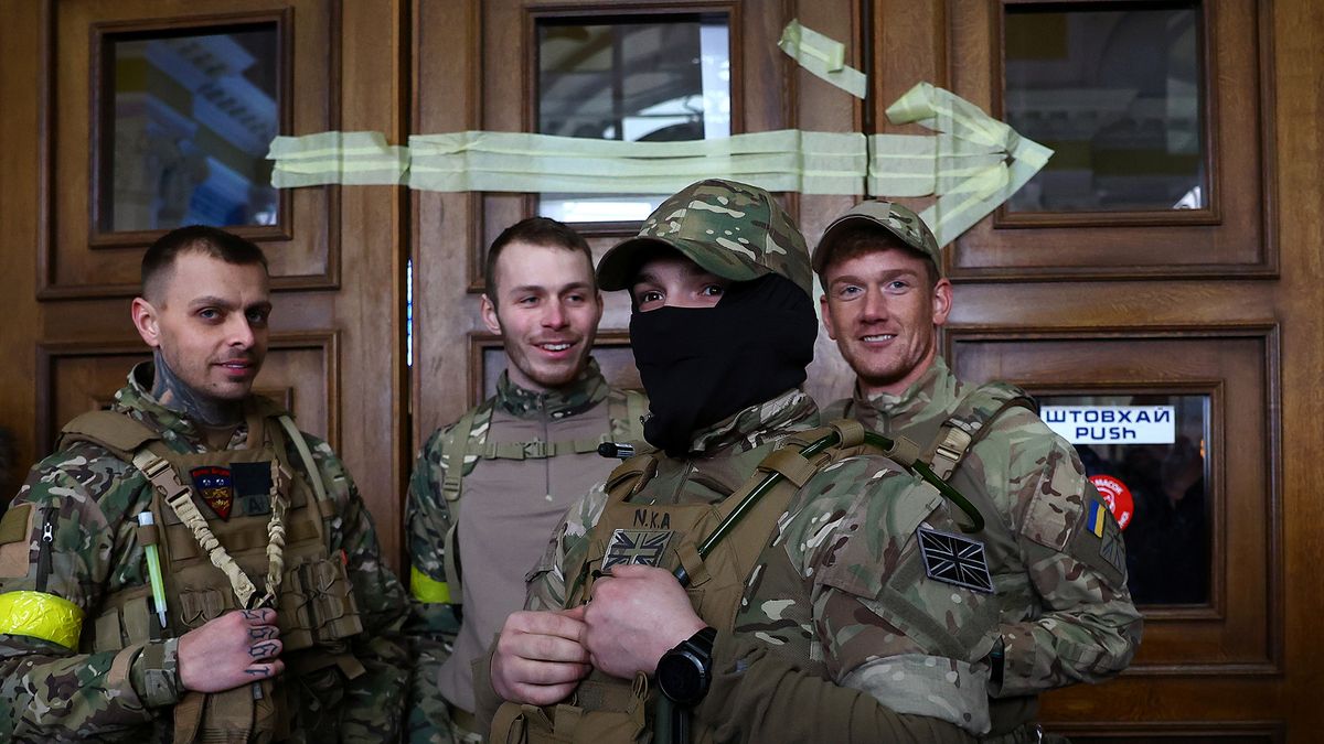 Wojna w Ukrainie: Zagraniczni ochotnicy dołączają do ukraińskiej armii we Lwowie 1