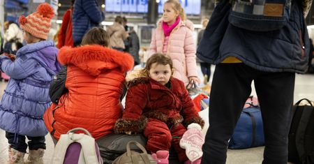 "Powolne odcinanie wsparcia". Ekspert mówi o nowym etapie w pomaganiu Ukraińcom w Polsce