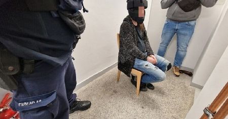 Ukrył broń w radiowozie? Nowe ustalenia ws. zabójstwa policjantów