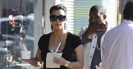 Kanye "ZMIENIA PIELUCHY!"