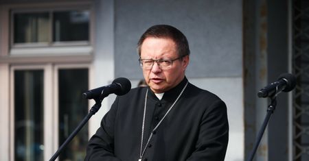 Cios w kardynała za list KEP. W tle antysemityzm