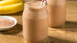 Sycący koktajl śniadaniowy. Pomaga schudnąć i syci na długo a smakuje jak nutella