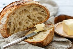 Zajadamy się na potęgę, nie myśląc o skutkach. Te produkty rujnują wątrobę