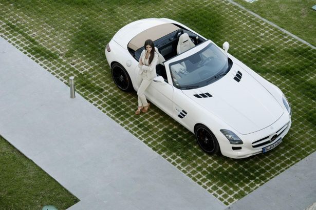 Mercedes SLS AMG Roadster - oficjalne wideo Mercedes-Benz TV