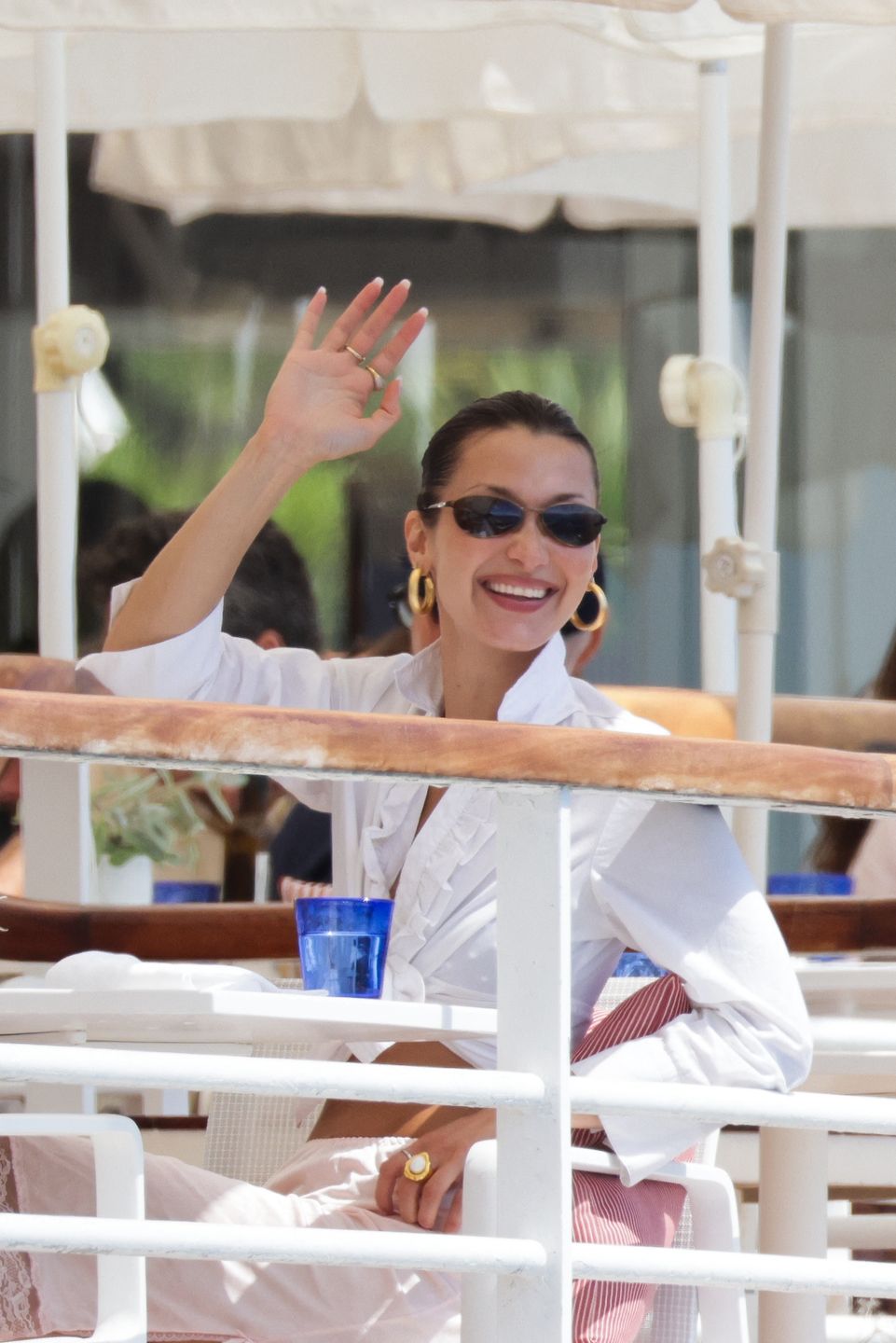 Bella Hadid dokazuje na Lazurowym Wybrzeżu