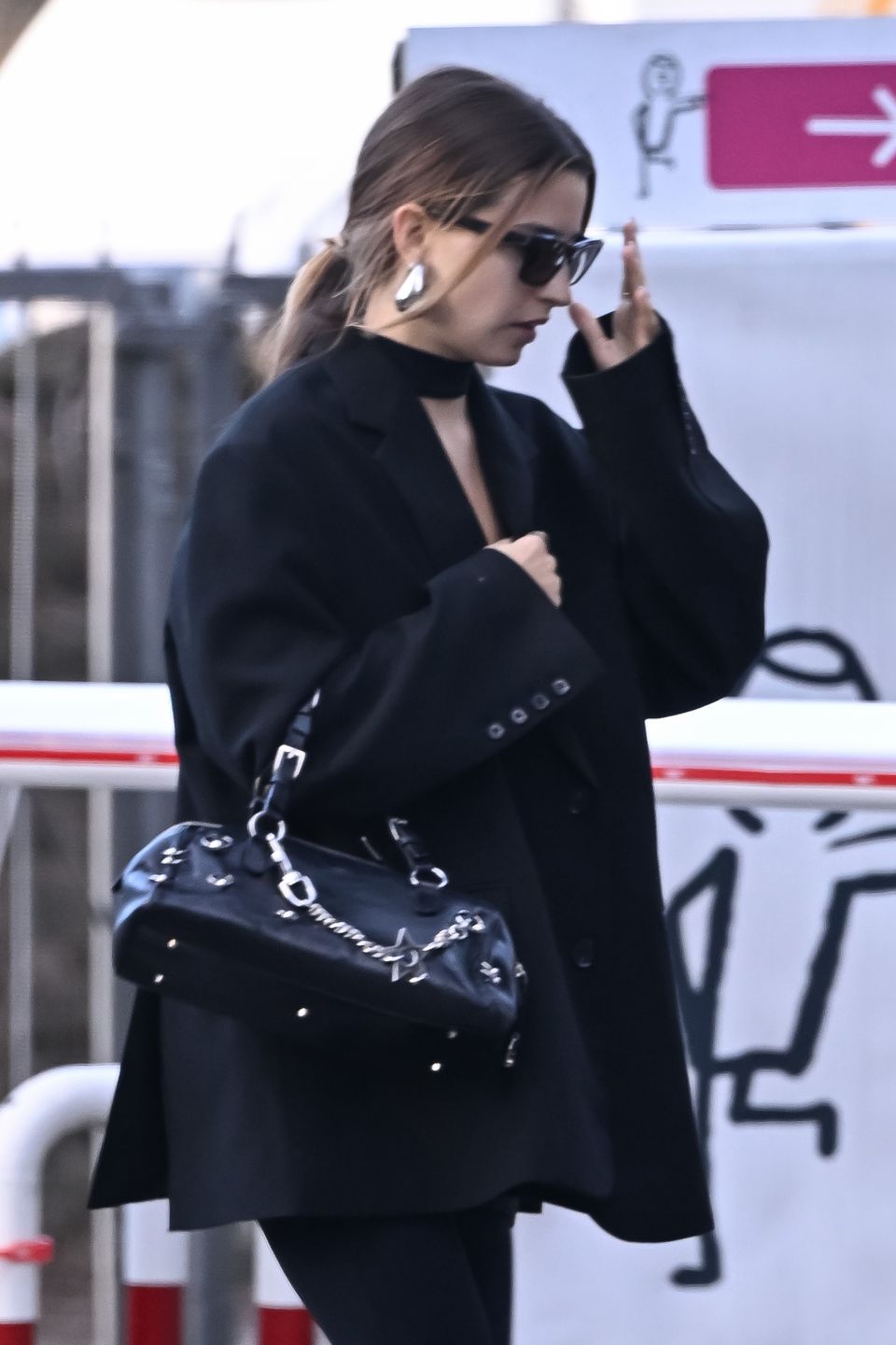 Julia Wieniawa z torebką Diora