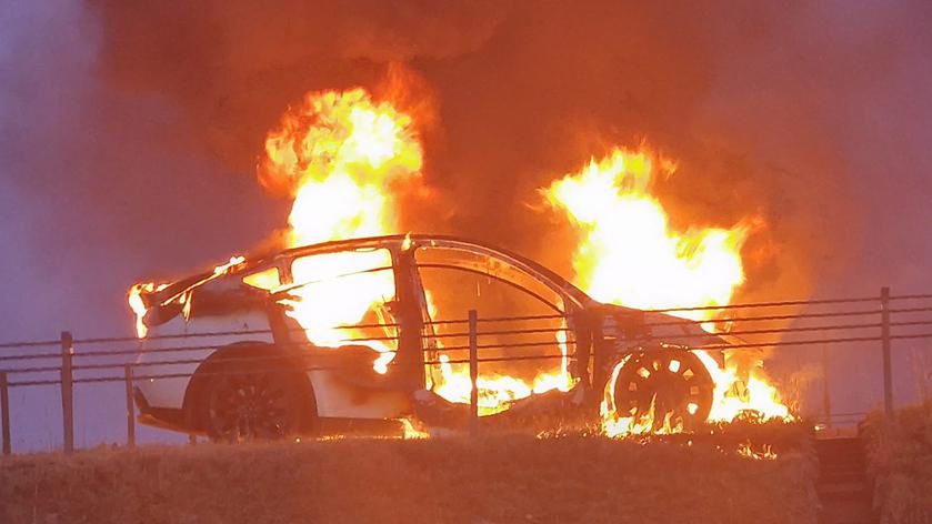 Pożar auta był niezwykle groźny, ale też bardzo efektowny.