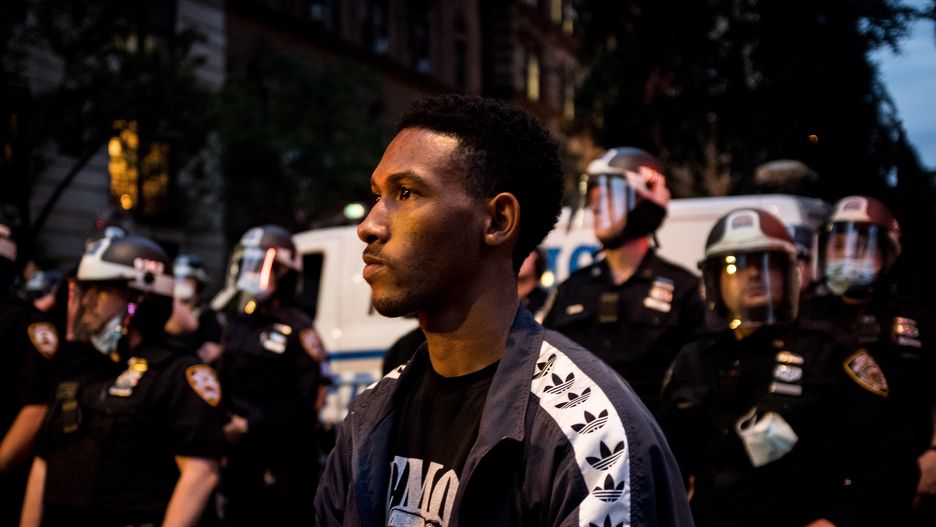 Zamieszki w USA. Nowy Jork. Zamieszki w Nowym Jorku. Dwóch policjantów postrzelonych, jeden dźgnięty nożem
