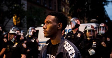 Zamieszki w USA. Nowy Jork. Ataki na policjantów. Dwóch funkcjonariuszy postrzelonych, jeden dźgnięty nożem