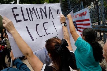 Strach przed deportacją. Polacy w USA ruszyli po polskie paszporty