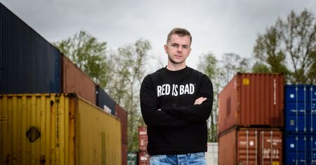 Jest czerwona nota Interpolu za twórcą Red is Bad