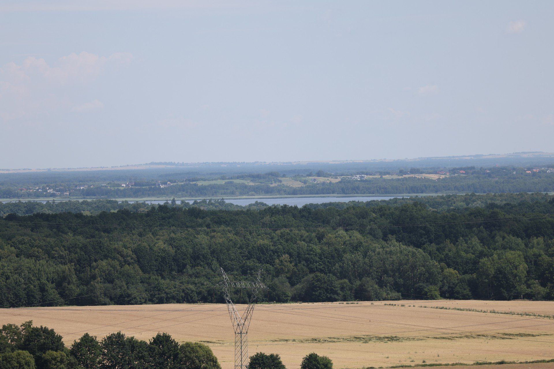 Widok, który zapiera dech. Panorama z Kopca Wyzwolenia w Piekarach Śląskich zachwyca o każdej porze roku