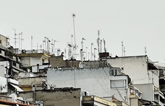 Naziemna telewizja cyfrowa zagrożona? Ministerstwo Cyfryzacji wyjaśnia