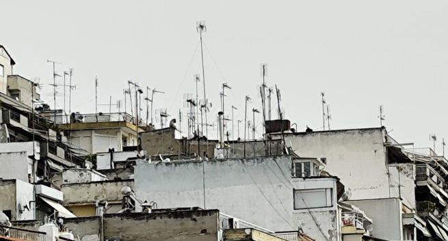 Naziemna telewizja cyfrowa zagrożona? Ministerstwo Cyfryzacji wyjaśnia