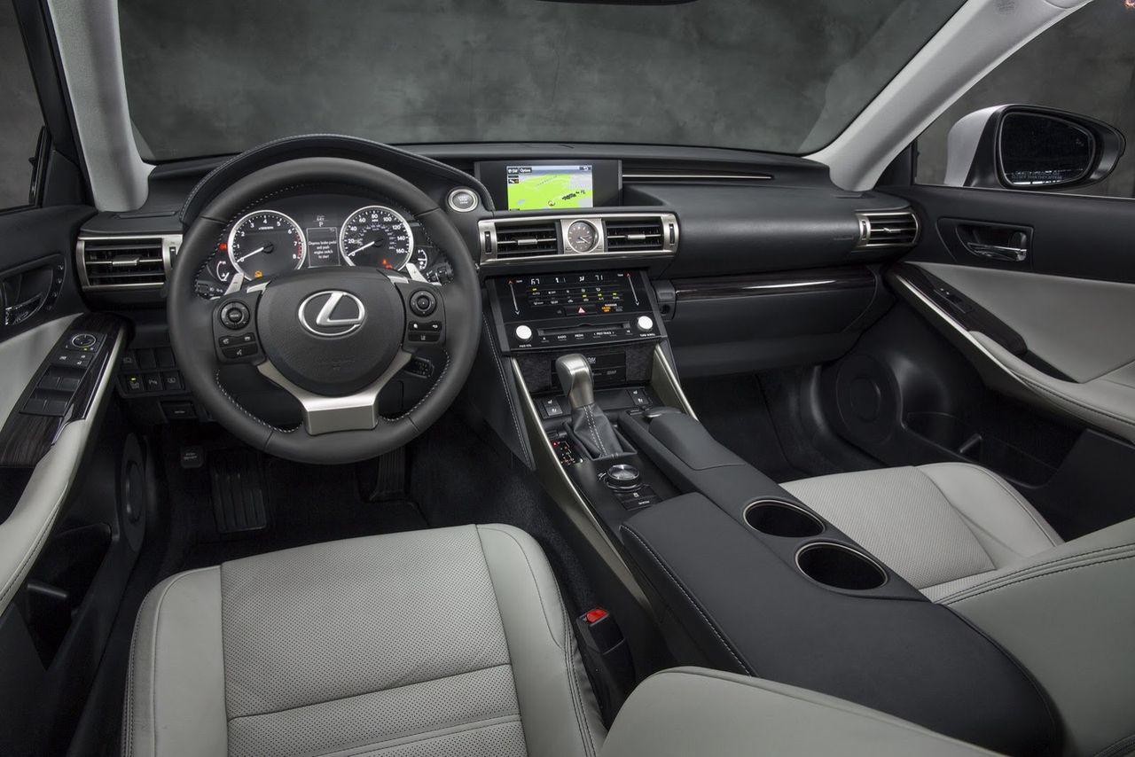 2013 LEXUS IS (18)